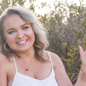 Meet your Posher, Lauren